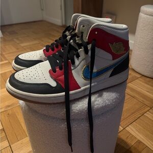Air Jordan 1 Mid SE "Let(Her)Man" sneakers